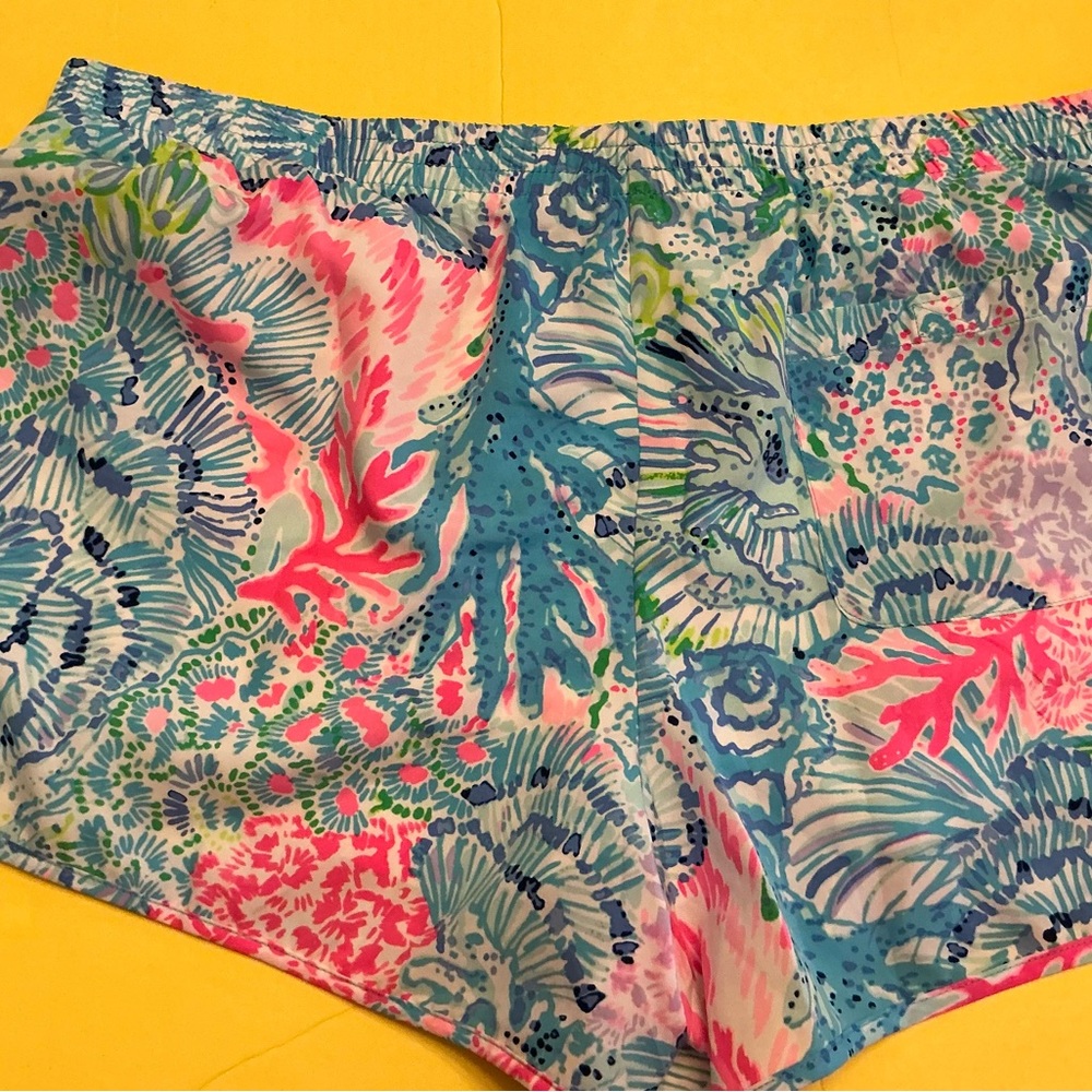 Lilly Pulitzer Luxletic Ocean Trail Shorts sz XL - Picture 3 of 3